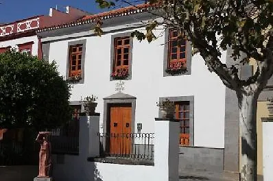 Dona Margarita Landhuis *